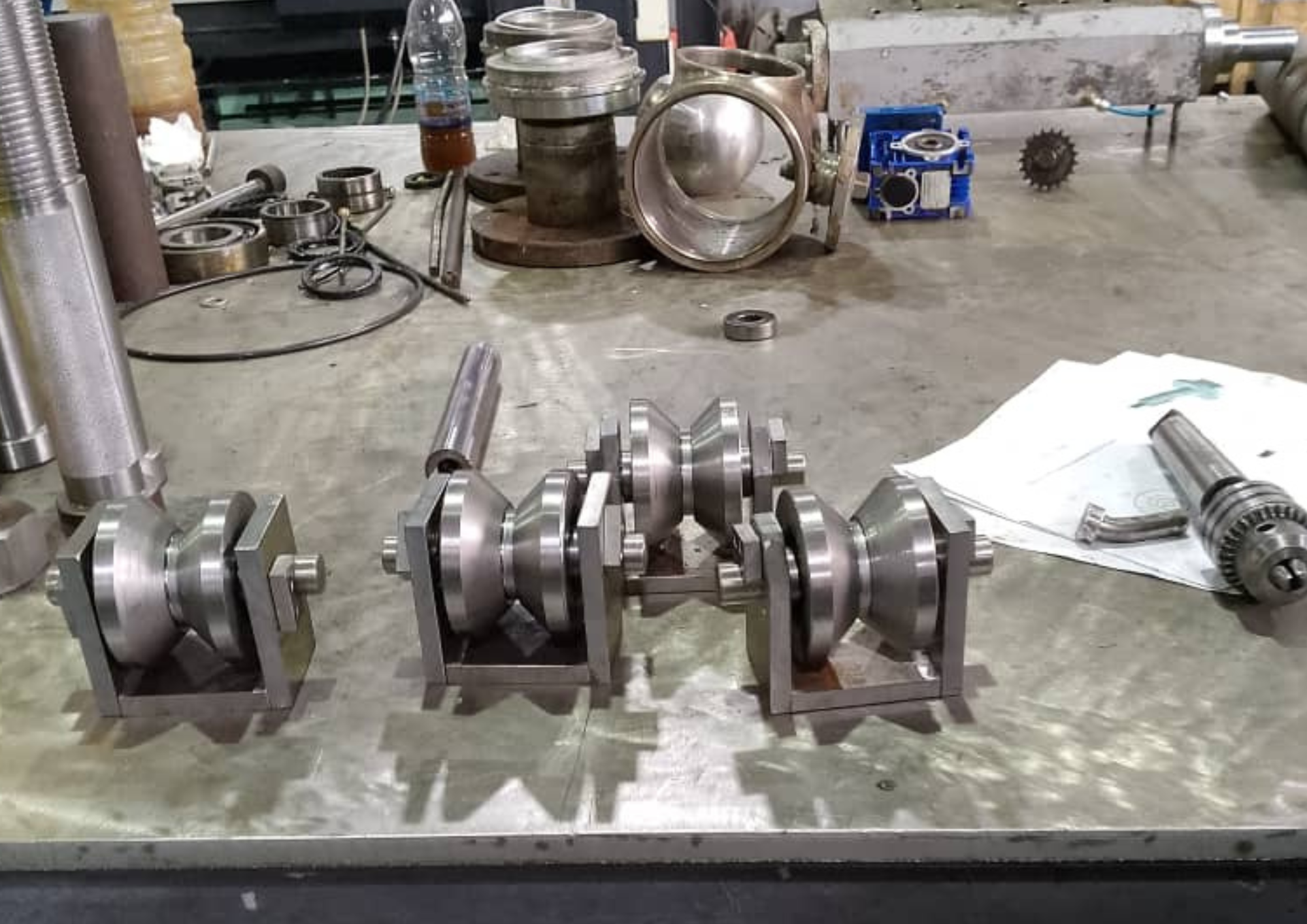 Gray Simple Shapes Blank A4 Document Landscape (6)